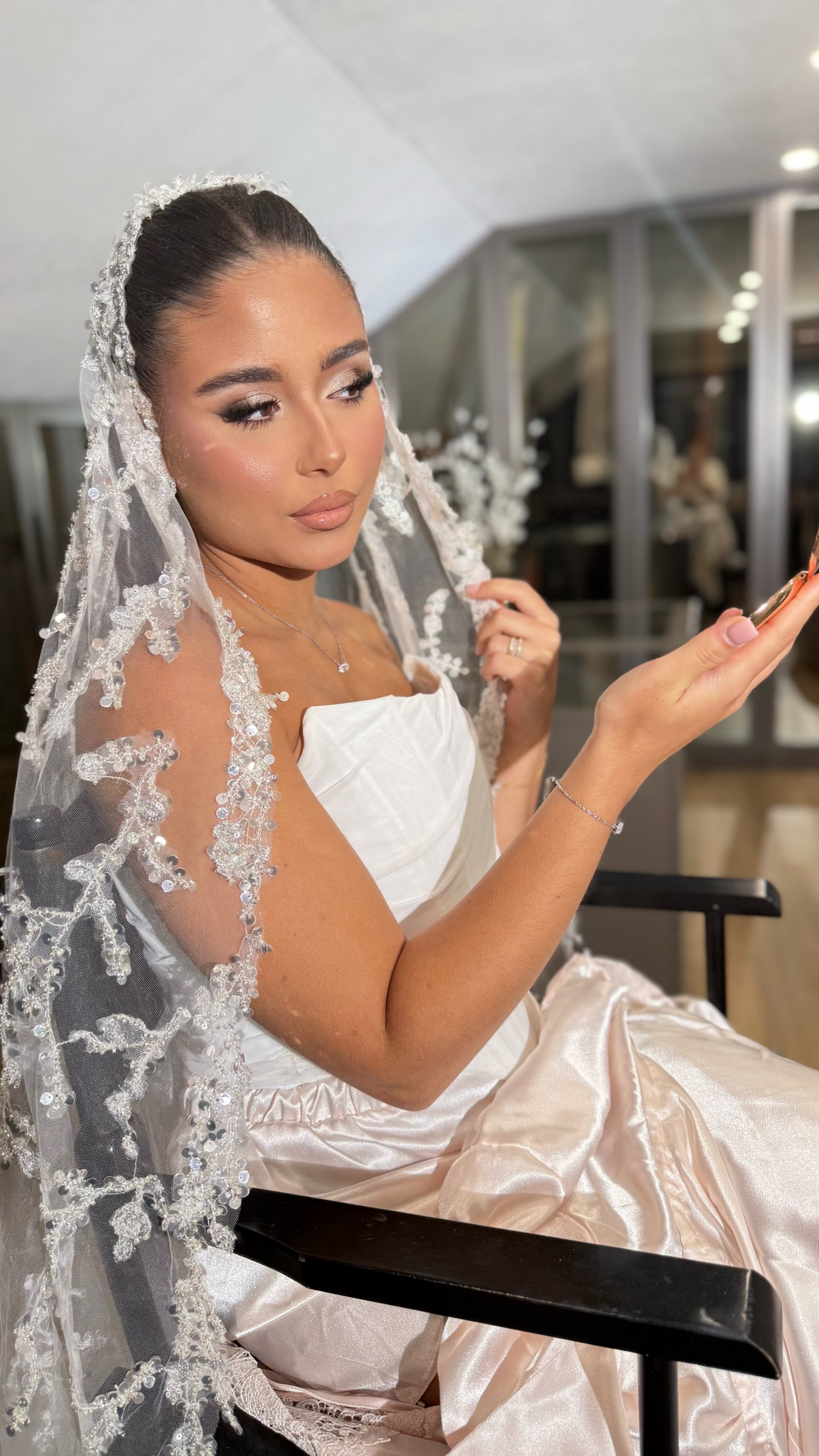 Premium Brautstyling von Vouréme – strahlender Brautlook